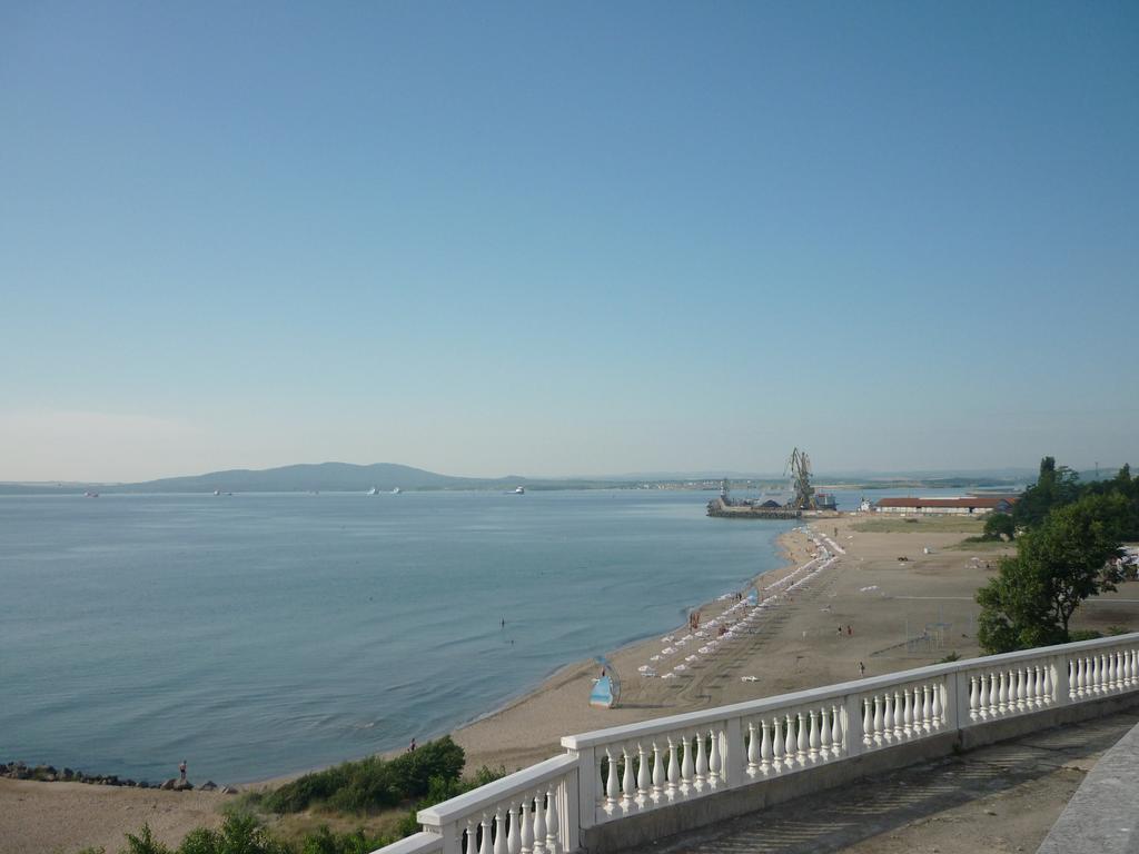 Sea Garden Plaza Apartment - Free Parking Burgas Ruang foto